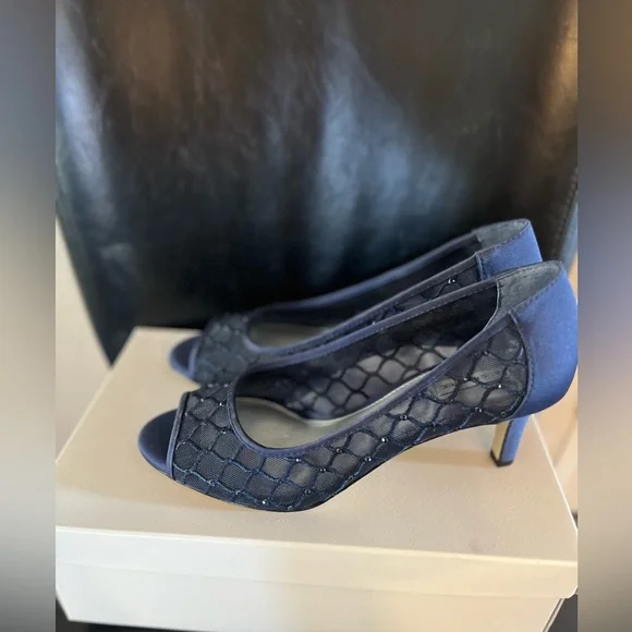 Alex Marie navy pump - Picture 3 of 7